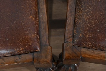 イギリスアンティーク　オーク材　存在感のある彫刻装飾とバルボスレッグが素敵なダイニングチェア4脚セット　(R-085866)