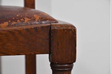 イギリスアンティーク　オーク材　存在感のある彫刻装飾とバルボスレッグが素敵なダイニングチェア4脚セット　(R-085866)