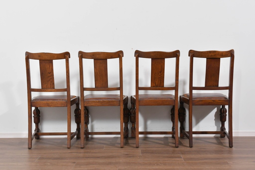 イギリスアンティーク　オーク材　存在感のある彫刻装飾とバルボスレッグが素敵なダイニングチェア4脚セット　(R-085866)