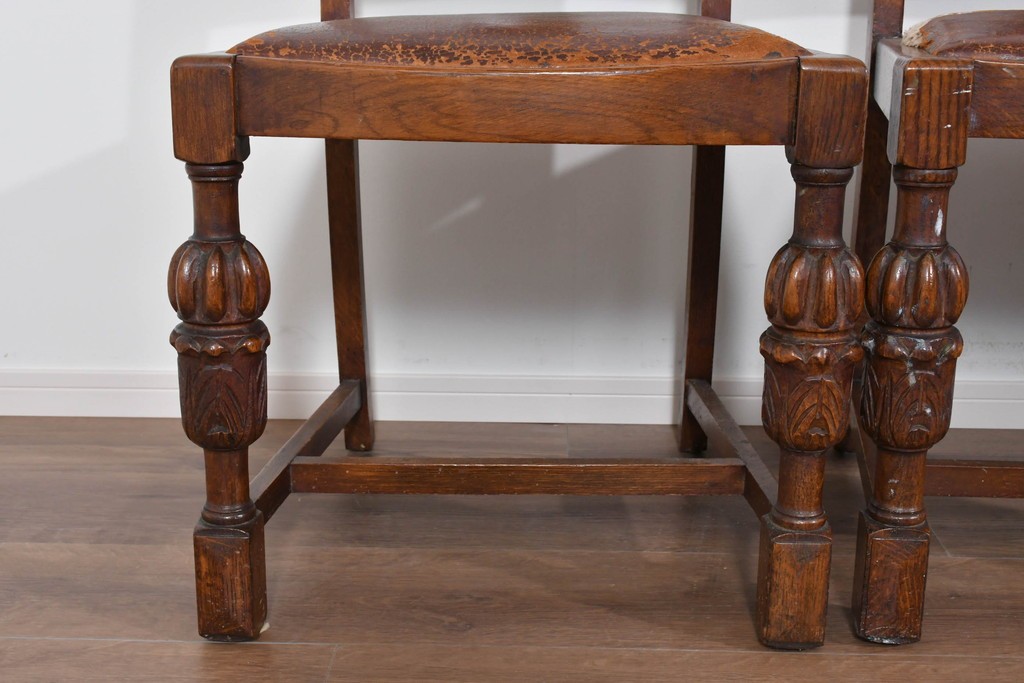 イギリスアンティーク　オーク材　存在感のある彫刻装飾とバルボスレッグが素敵なダイニングチェア4脚セット　(R-085866)