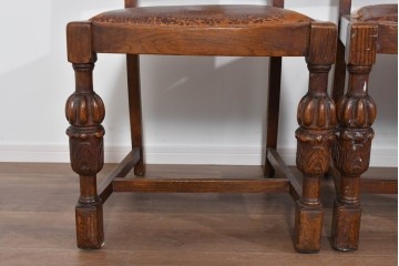 イギリスアンティーク　オーク材　存在感のある彫刻装飾とバルボスレッグが素敵なダイニングチェア4脚セット　(R-085866)