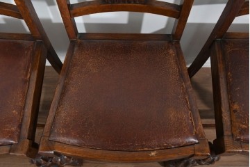 イギリスアンティーク　オーク材　存在感のある彫刻装飾とバルボスレッグが素敵なダイニングチェア4脚セット　(R-085866)