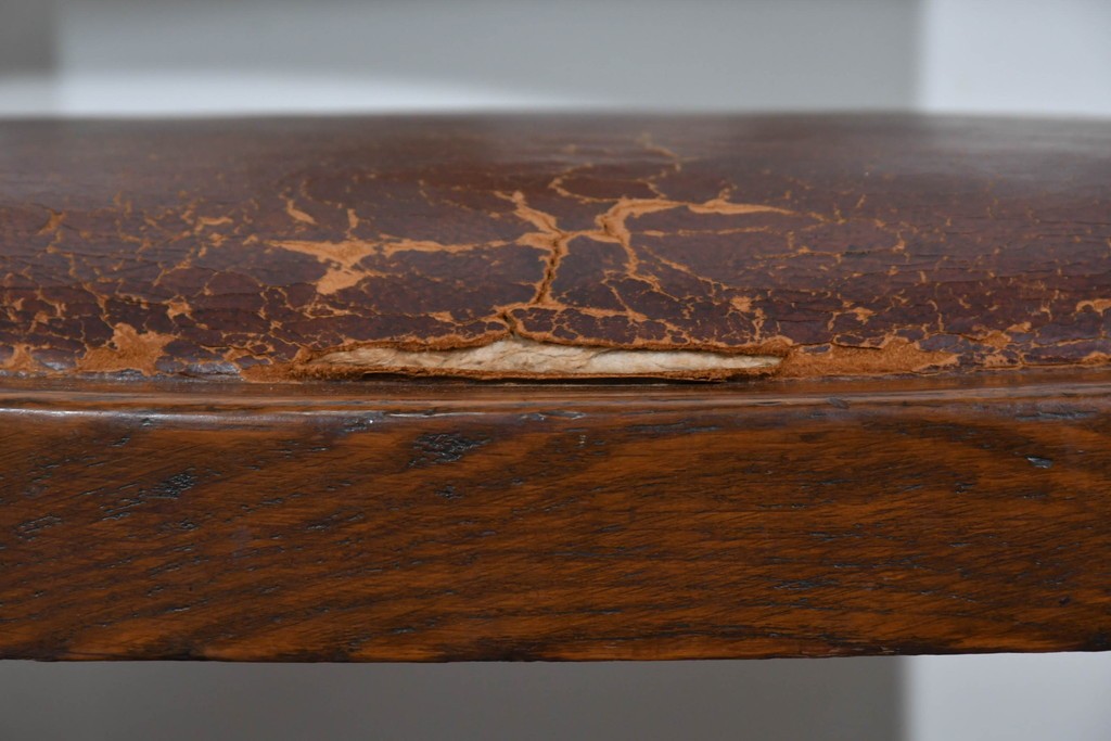 イギリスアンティーク　オーク材　存在感のある彫刻装飾とバルボスレッグが素敵なダイニングチェア4脚セット　(R-085866)