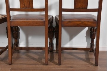 イギリスアンティーク　オーク材　存在感のある彫刻装飾とバルボスレッグが素敵なダイニングチェア4脚セット　(R-085866)