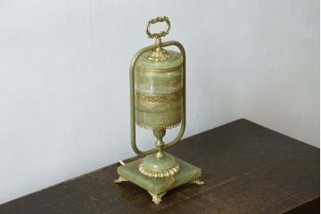中古　イタリア製　ゴールド色の装飾が優美なオニキス製テーブルスタンド　(R-085867)