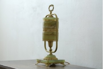 中古　イタリア製　ゴールド色の装飾が優美なオニキス製テーブルスタンド　(R-085867)