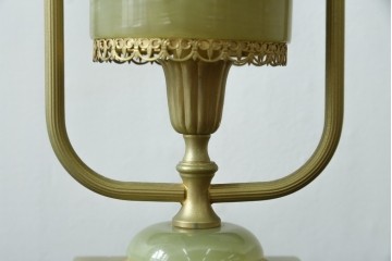 中古　イタリア製　ゴールド色の装飾が優美なオニキス製テーブルスタンド　(R-085867)