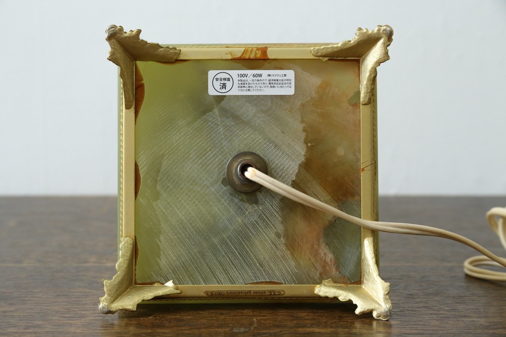 中古　イタリア製　ゴールド色の装飾が優美なオニキス製テーブルスタンド　(R-085867)