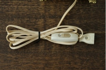 中古　イタリア製　ゴールド色の装飾が優美なオニキス製テーブルスタンド　(R-085867)