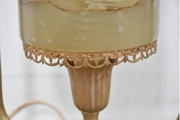 中古　イタリア製　ゴールド色の装飾が優美なオニキス製テーブルスタンド　(R-085867)