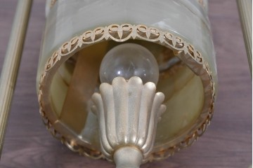 中古　イタリア製　ゴールド色の装飾が優美なオニキス製テーブルスタンド　(R-085867)