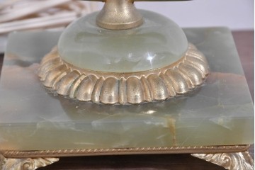 中古　イタリア製　ゴールド色の装飾が優美なオニキス製テーブルスタンド　(R-085867)