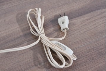 中古　イタリア製　ゴールド色の装飾が優美なオニキス製テーブルスタンド　(R-085867)