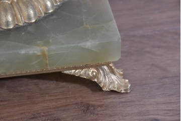 中古　イタリア製　ゴールド色の装飾が優美なオニキス製テーブルスタンド　(R-085867)