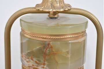 中古　イタリア製　ゴールド色の装飾が優美なオニキス製テーブルスタンド　(R-085867)