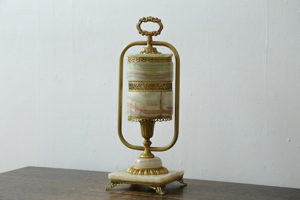 中古　イタリア製　ゴールド色の装飾が優美なオニキス製テーブルスタンド　(R-085868)
