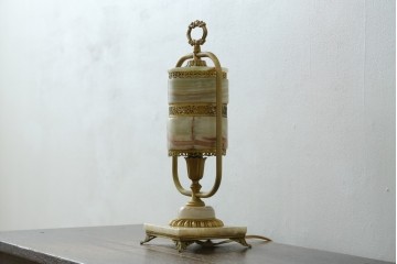 中古　イタリア製　ゴールド色の装飾が優美なオニキス製テーブルスタンド　(R-085868)