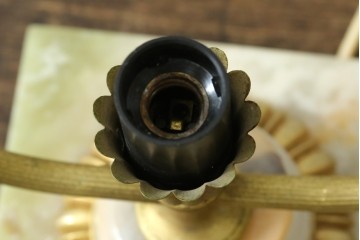 中古　イタリア製　ゴールド色の装飾が優美なオニキス製テーブルスタンド　(R-085868)