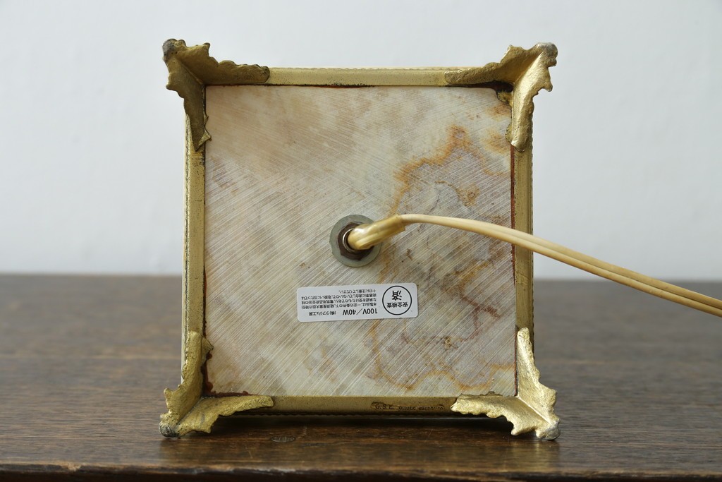 中古　イタリア製　ゴールド色の装飾が優美なオニキス製テーブルスタンド　(R-085868)