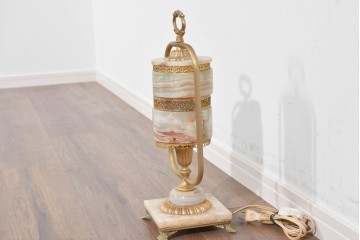 中古　イタリア製　ゴールド色の装飾が優美なオニキス製テーブルスタンド　(R-085868)