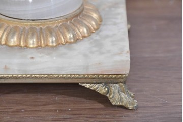 中古　イタリア製　ゴールド色の装飾が優美なオニキス製テーブルスタンド　(R-085868)