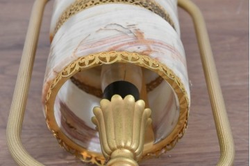 中古　イタリア製　ゴールド色の装飾が優美なオニキス製テーブルスタンド　(R-085868)