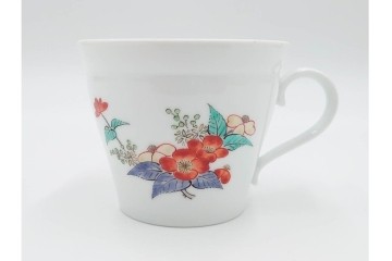 十四代 酒井田柿右衛門　錦　藪手毬文様の華やかな珈琲碗　共箱付き　(R-085870)