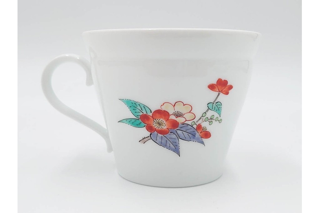 十四代 酒井田柿右衛門　錦　藪手毬文様の華やかな珈琲碗　共箱付き　(R-085870)