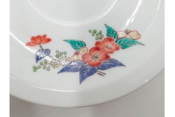 十四代 酒井田柿右衛門　錦　藪手毬文様の華やかな珈琲碗　共箱付き　(R-085870)