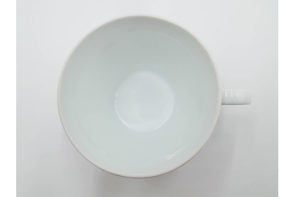 十四代 酒井田柿右衛門　錦　藪手毬文様の華やかな珈琲碗　共箱付き　(R-085870)