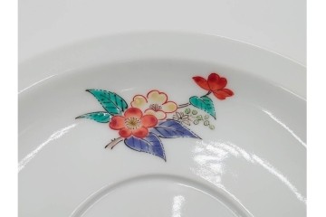 十四代 酒井田柿右衛門　錦　藪手毬文様の華やかな珈琲碗　共箱付き　(R-085870)