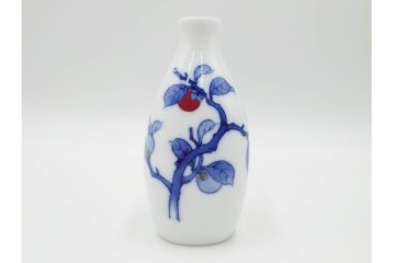 十四代 酒井田柿右衛門　染錦　柿文の入った徳利・盃の酒器セット　共箱付き　(R-085872)