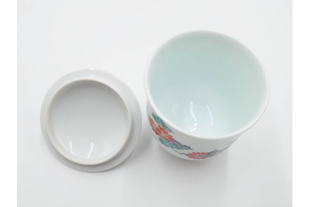 十四代 酒井田柿右衛門　錦　牡丹文が華やかな湯呑2点・竹文の入った盃1点のセット　共箱付き　(R-085873)