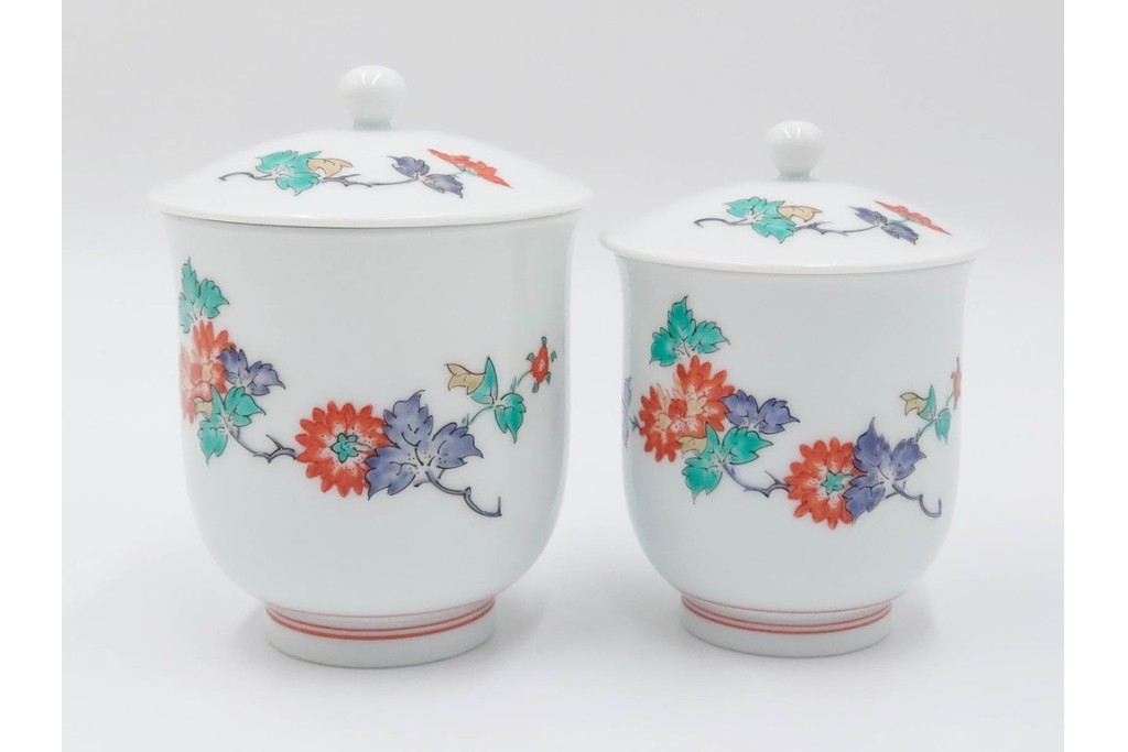 十四代 酒井田柿右衛門　錦　牡丹文が華やかな湯呑2点・竹文の入った盃1点のセット　共箱付き　(R-085873)