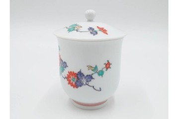 十四代 酒井田柿右衛門　錦　牡丹文が華やかな湯呑2点・竹文の入った盃1点のセット　共箱付き　(R-085873)