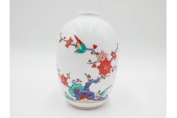 十四代 酒井田柿右衛門　錦・梅鳥文・菊文　優美な一輪生2点セット　共箱付き　(R-085874)