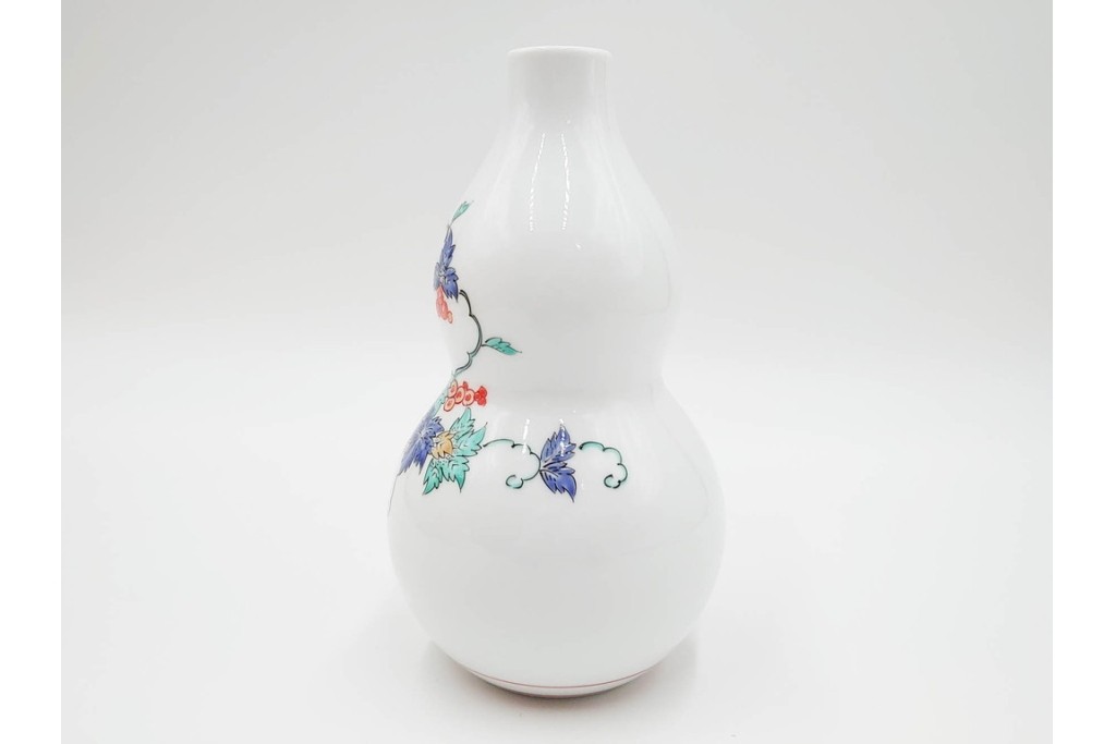 十四代 酒井田柿右衛門　錦　葡萄リス文の花瓶・撫子文の一輪生のセット　共箱付き　(R-085875)