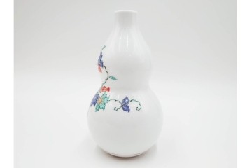 十四代 酒井田柿右衛門　錦　葡萄リス文の花瓶・撫子文の一輪生のセット　共箱付き　(R-085875)