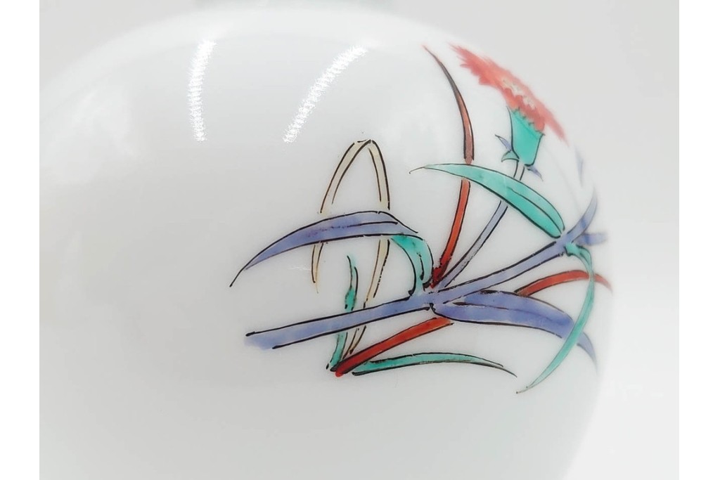 十四代 酒井田柿右衛門　錦　葡萄リス文の花瓶・撫子文の一輪生のセット　共箱付き　(R-085875)