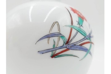 十四代 酒井田柿右衛門　錦　葡萄リス文の花瓶・撫子文の一輪生のセット　共箱付き　(R-085875)