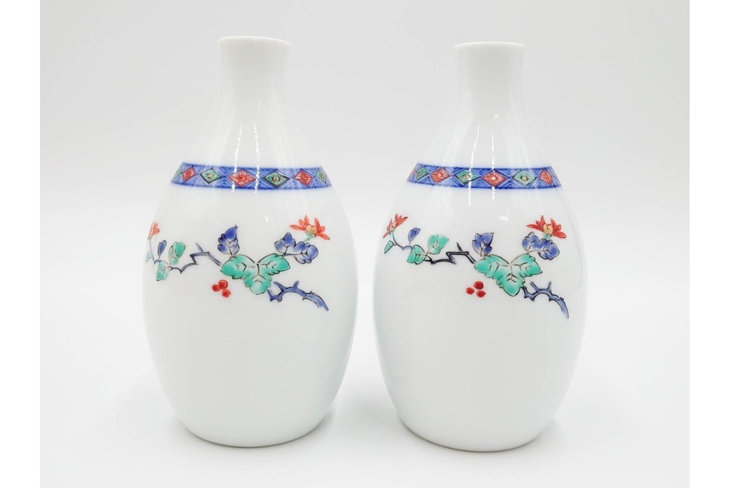 十三代 酒井田柿右衛門　染錦　花実地文が上品な酒器セット　共箱付き　(R-085877)