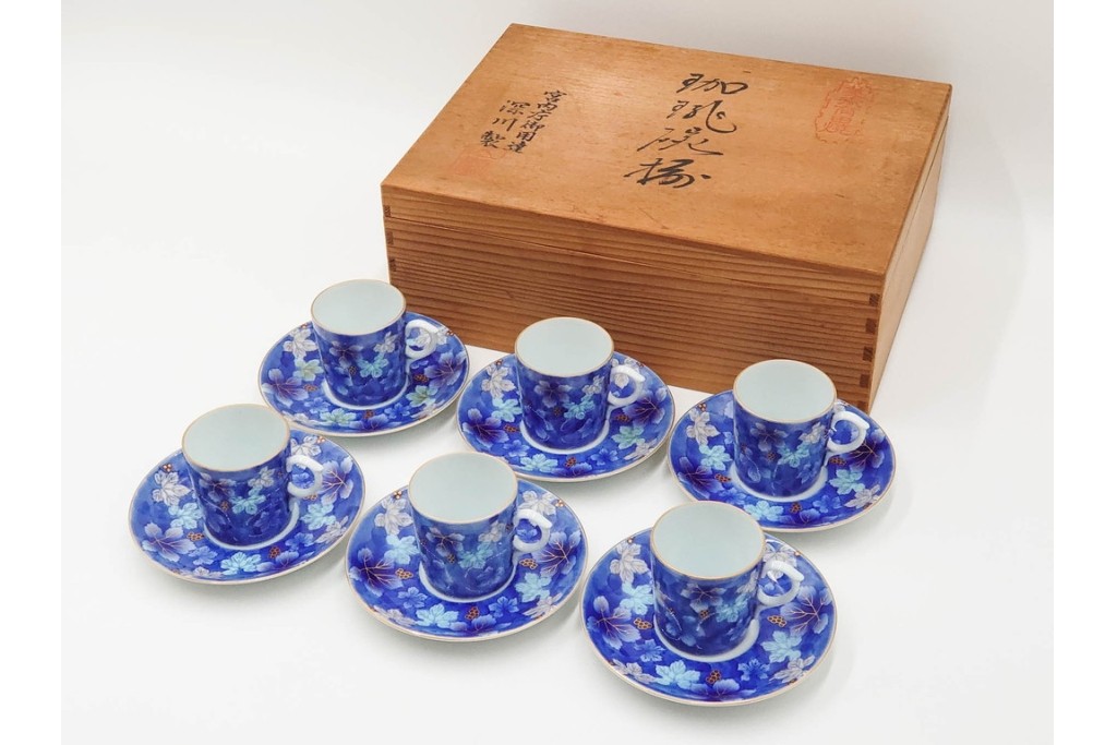 宮内庁御用達　深川製磁　瑠璃葡萄が優美な有田焼のコーヒーカップ&ソーサー6客セット　共箱付き　(R-085879)