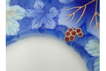 宮内庁御用達　深川製磁　瑠璃葡萄が優美な有田焼のコーヒーカップ&ソーサー6客セット　共箱付き　(R-085879)