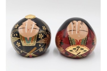 山口県特産　貞峰作　穏やかな表情が親しみ深い大内人形の雛人形2点セット　共箱付き　(R-085880)