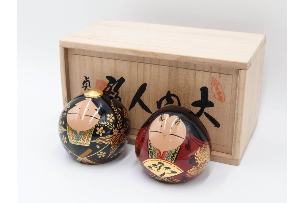 山口県特産　貞峰作　穏やかな表情が親しみ深い大内人形の雛人形2点セット　共箱付き　(R-085880)