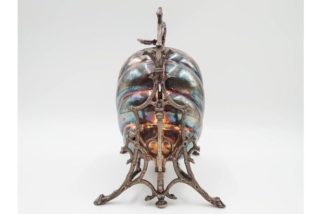 英国アンティーク　Fenton Brothers製　シルバープレート　枝木装飾フレームとシェル型ボディが魅力のビスケットウォーマー　(R-085881)