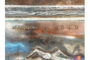 英国アンティーク　Fenton Brothers製　シルバープレート　枝木装飾フレームとシェル型ボディが魅力のビスケットウォーマー　(R-085881)