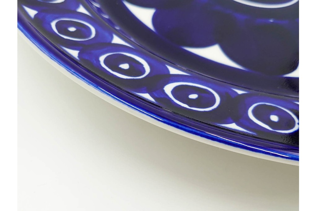 フィンランド　ARABIA(アラビア)　Valencia(バレンシア)　Ulla Procope(ウラ・プロコッペ)　約33cm　一つ一つ丁寧に絵付けされた意匠が美しいプレート　外箱付き　(R-085882)