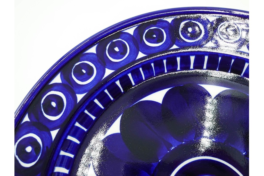 フィンランド　ARABIA(アラビア)　Valencia(バレンシア)　Ulla Procope(ウラ・プロコッペ)　約33cm　一つ一つ丁寧に絵付けされた意匠が美しいプレート　外箱付き　(R-085882)