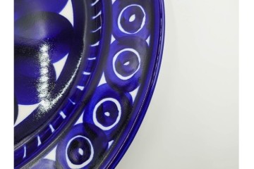 フィンランド　ARABIA(アラビア)　Valencia(バレンシア)　Ulla Procope(ウラ・プロコッペ)　約33cm　一つ一つ丁寧に絵付けされた意匠が美しいプレート　外箱付き　(R-085882)